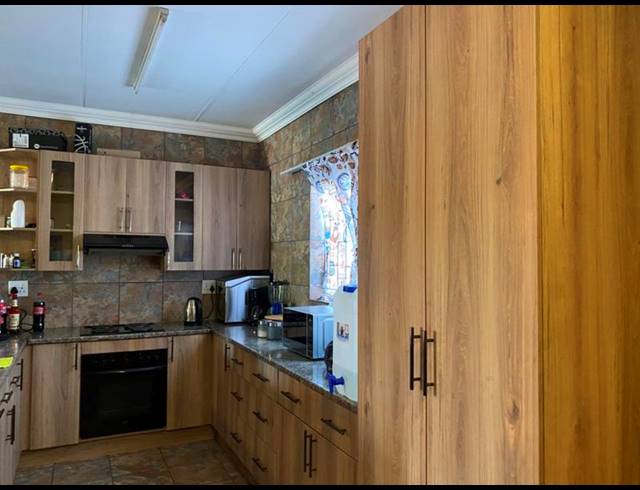 2 BEDROOM PROPERTY TO RENT IN CHROOM PARK